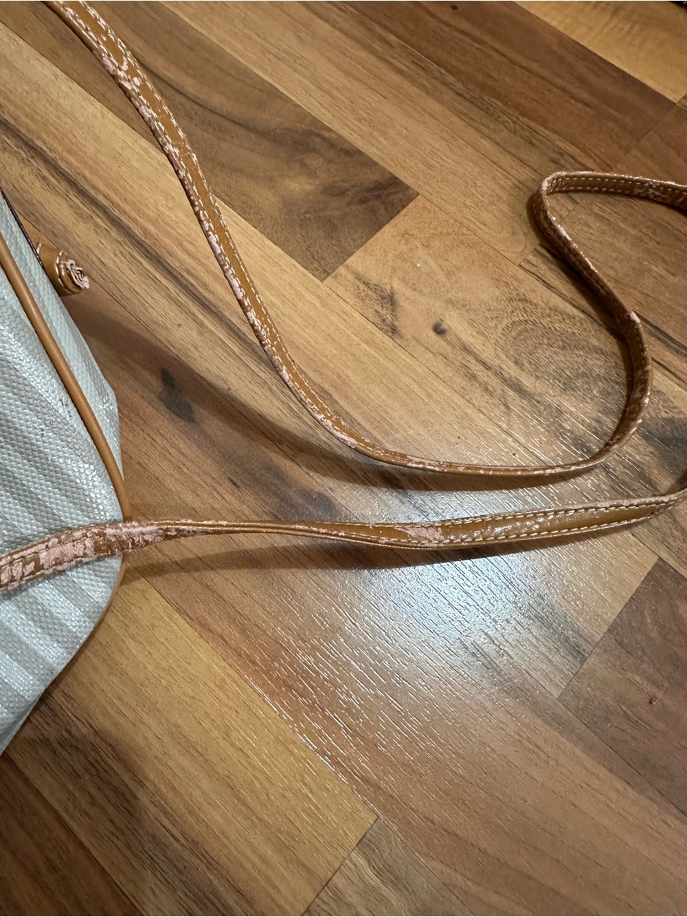 💯 Authentic Fendi Cream and Tan Leather-Trim Saddle Bag - Old and worn. - Picture 6 of 9